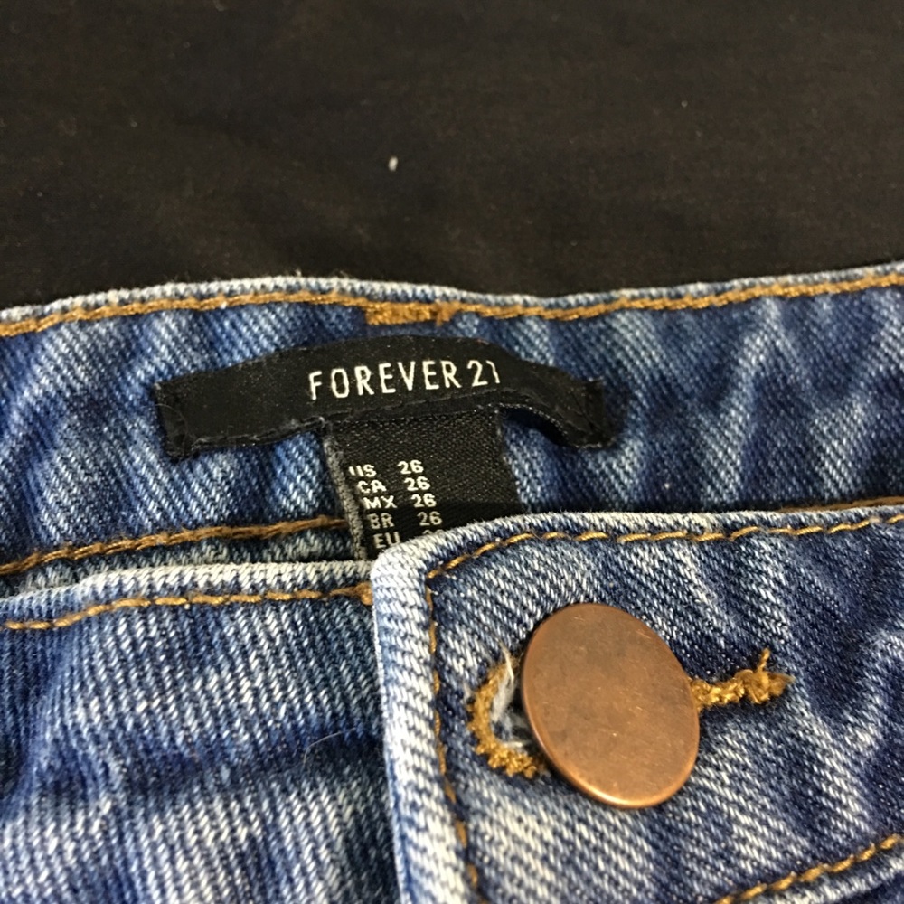 SALE! 3/10$ F21 Distressed Denim Jean Shorts - Picture 4 of 6